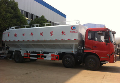 鑫百勤散裝飼料運輸車 高效農業運輸的可靠伙伴